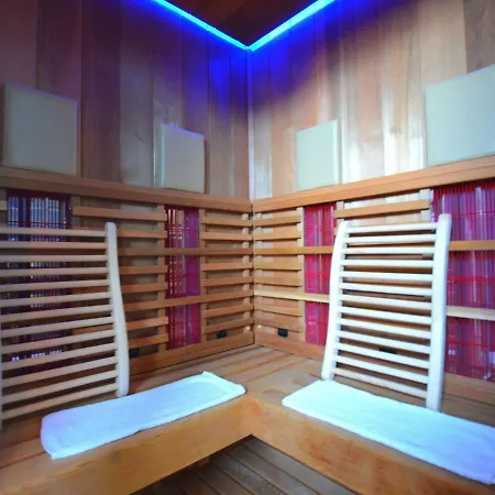 A Bright With Sauna And Bubble Bath Close To Dinant *