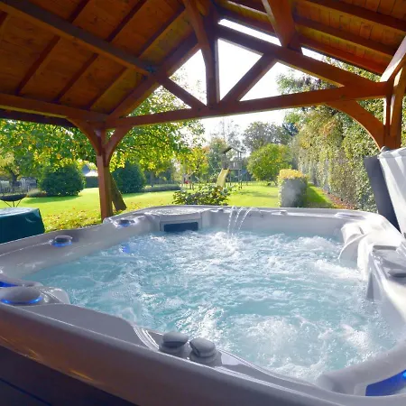 Vakantiehuis A Bright With Sauna And Bubble Bath Close To Dinant *